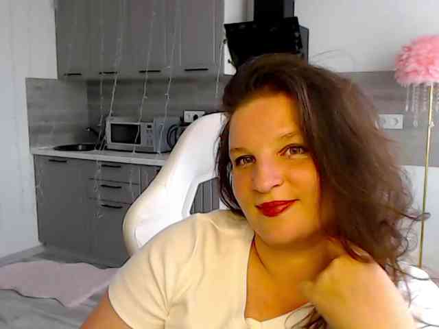MilaLluna webcam