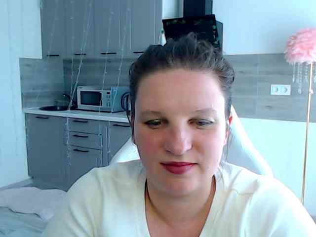 MilaLluna webcam