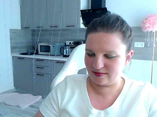 MilaLluna webcam