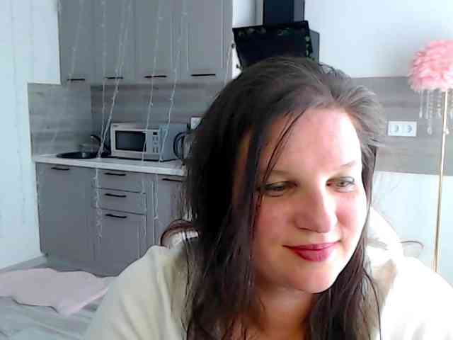 MilaLluna webcam
