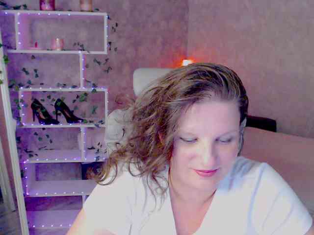 MilaLluna webcam