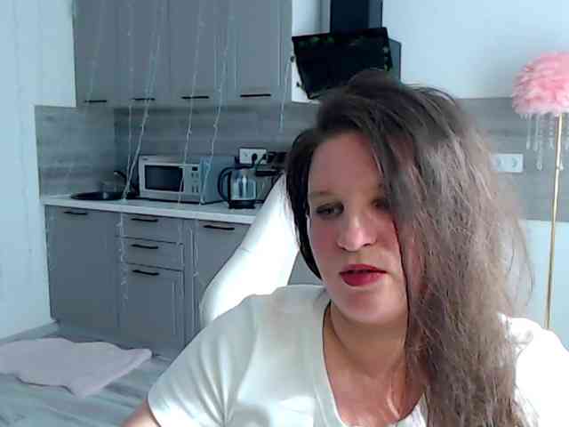 MilaLluna webcam