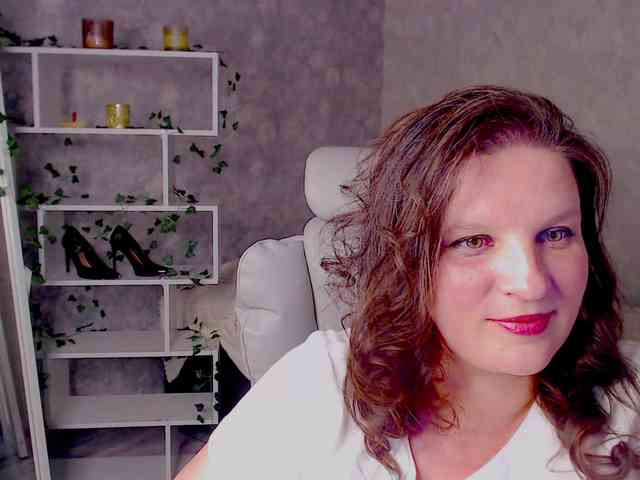 MilaLluna webcam