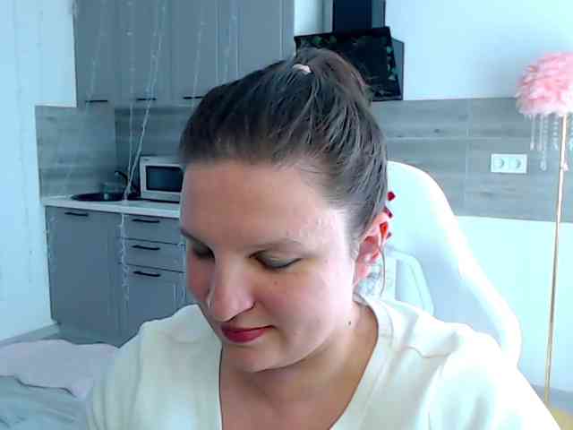 MilaLluna webcam