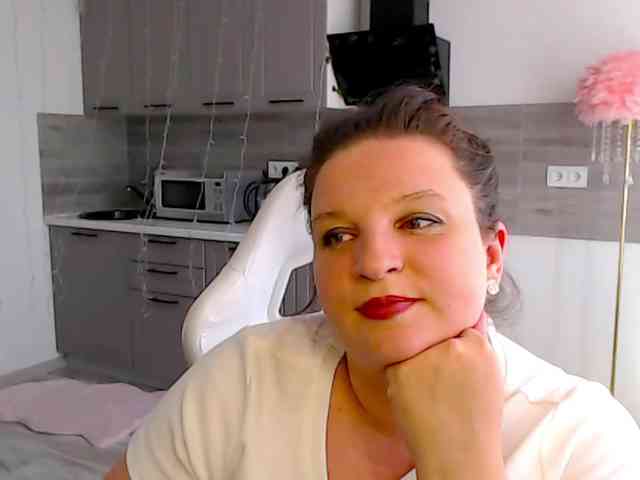 MilaLluna webcam