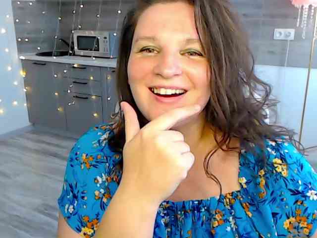 MilaLluna webcam