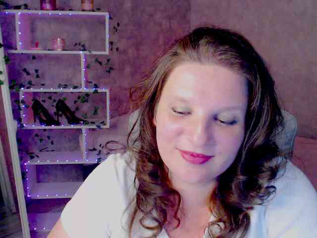 MilaLluna webcam