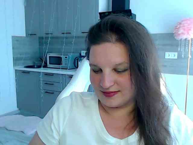 MilaLluna webcam