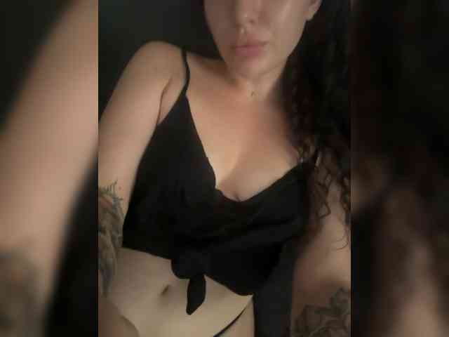 BlackGirlll webcam