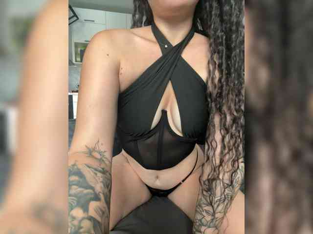 BlackGirlll webcam