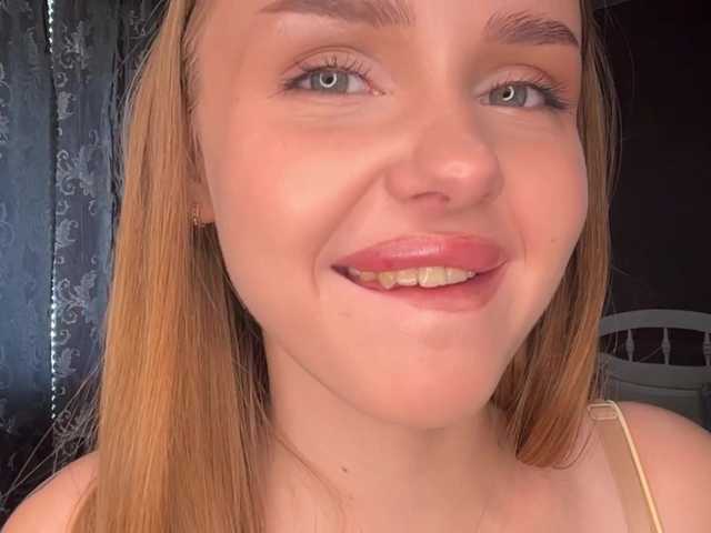 LaureGrage live cam on BongaCams