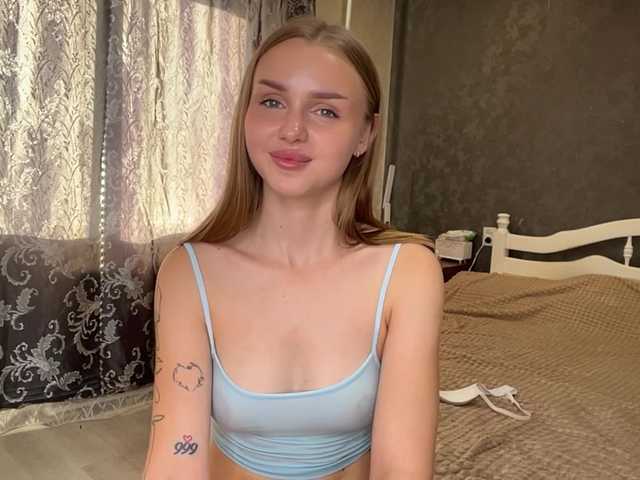 LaureGrage live cam on BongaCams