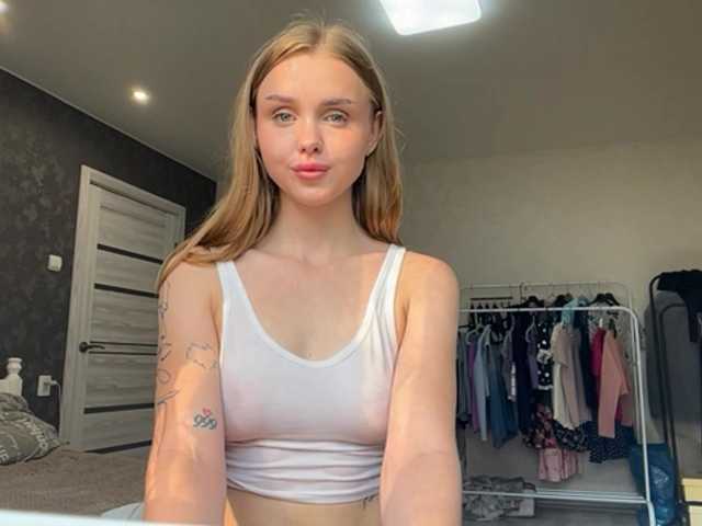 LaureGrage live cam on BongaCams