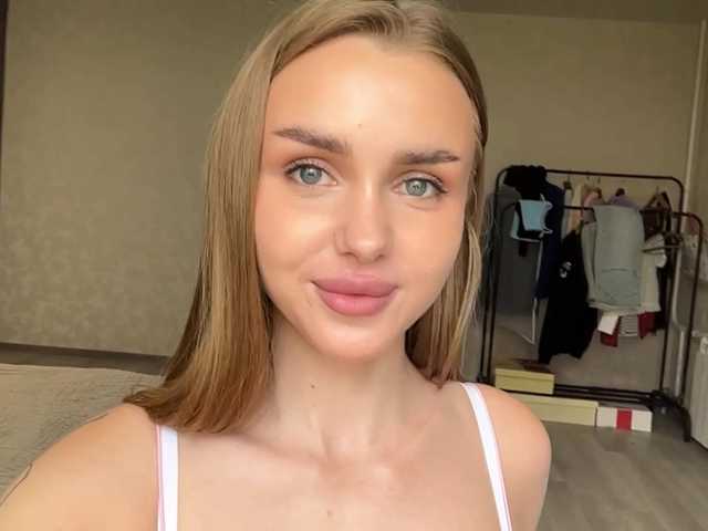 LaureGrage live cam on BongaCams