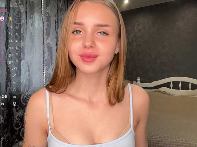 LaureGrage live cam on BongaCams