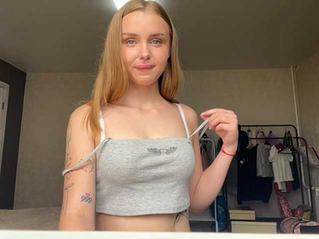 LaureGrage live cam on BongaCams