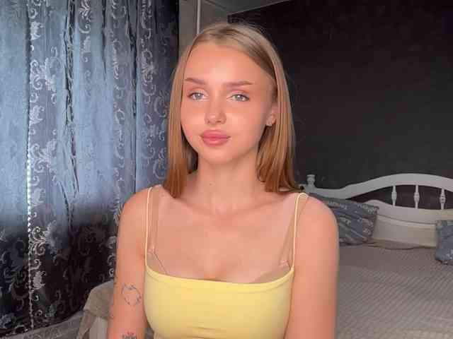 Lauregrage's cam show statistics and live stream