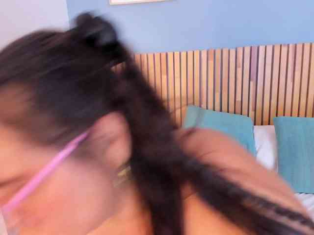 CurvyEmma webcam