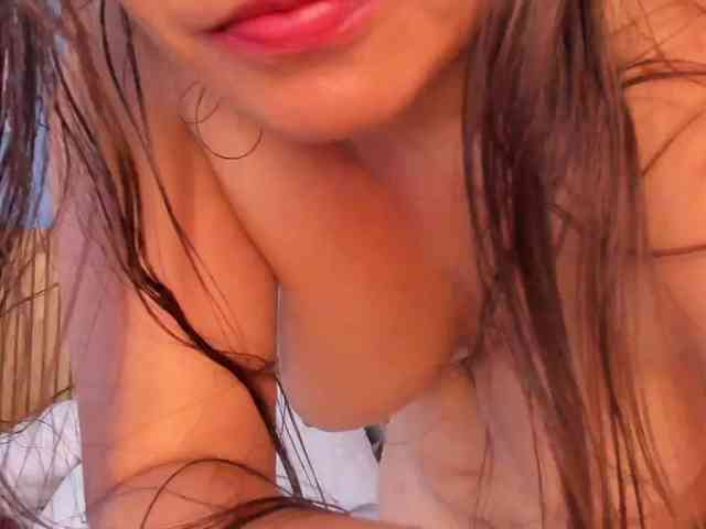 CurvyEmma webcam