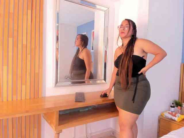 CurvyEmma