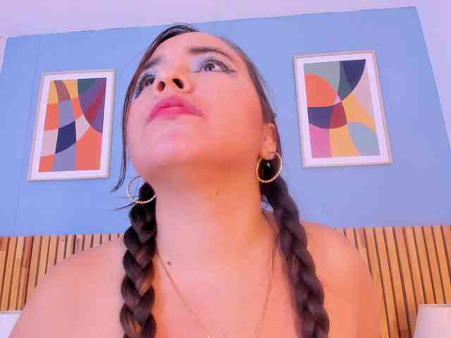 CurvyEmma webcam