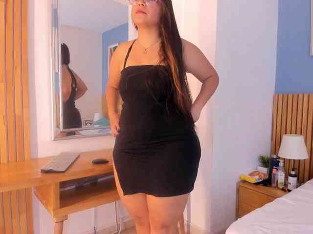 CurvyEmma CurvyEmma