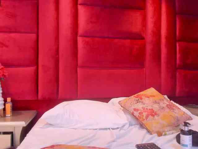 CurvyEmma webcam
