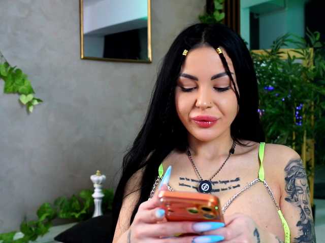 NaomyFlame live cam on BongaCams