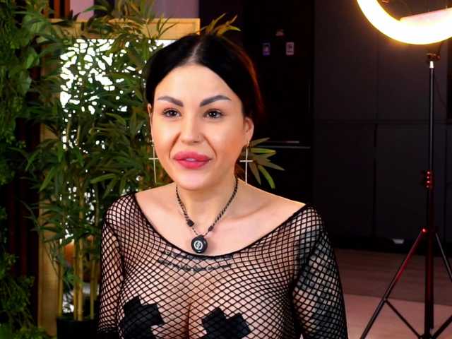 NaomyFlame live cam on BongaCams