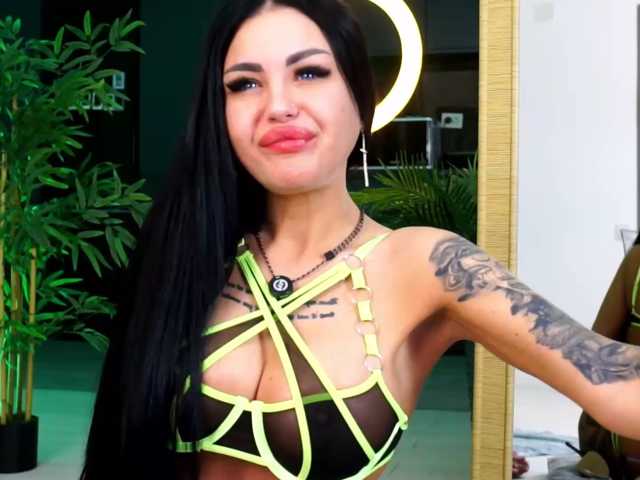 NaomyFlame live cam on BongaCams