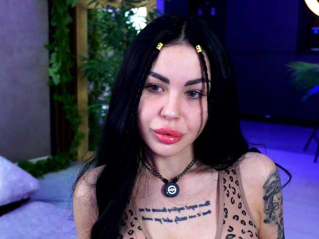 NaomyFlame webcam