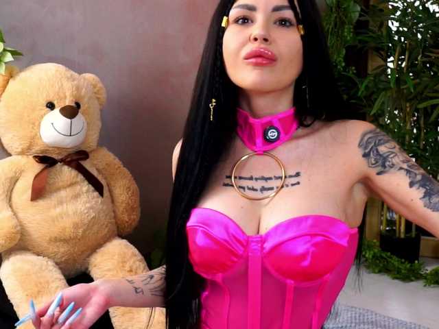 NaomyFlame live cam on BongaCams