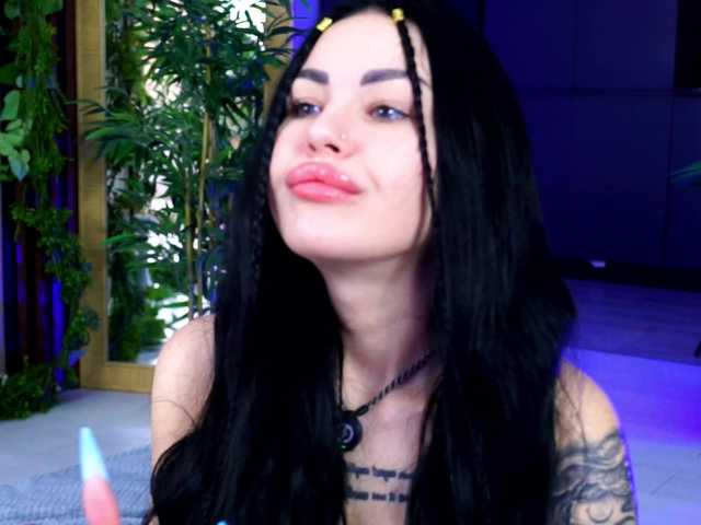 NaomyFlame webcam