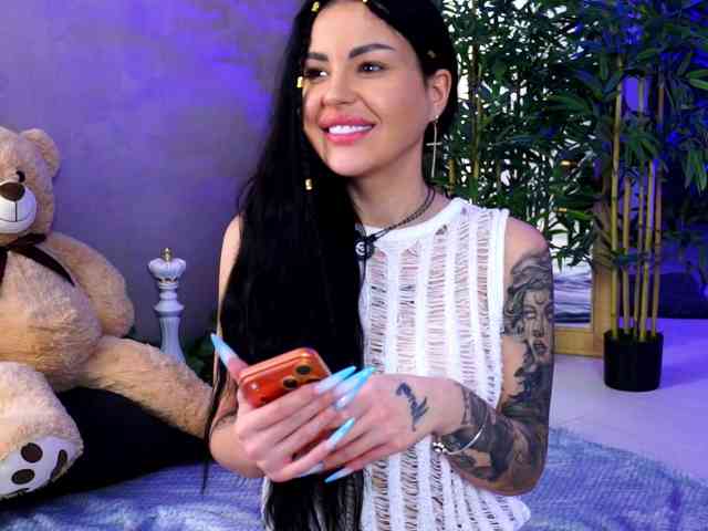 NaomyFlame webcam