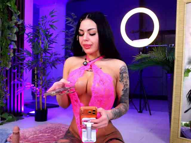 Modèle: NaomyFlame