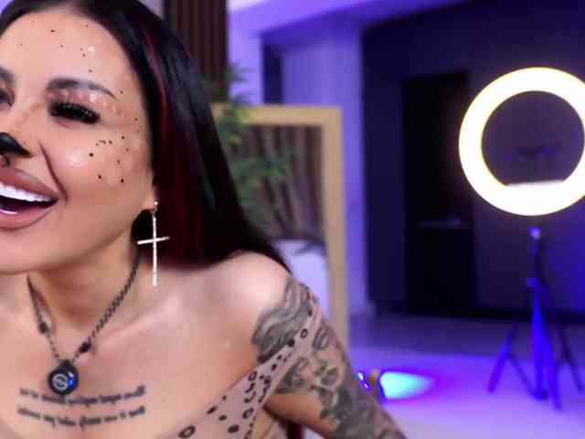 Modèle: NaomyFlame