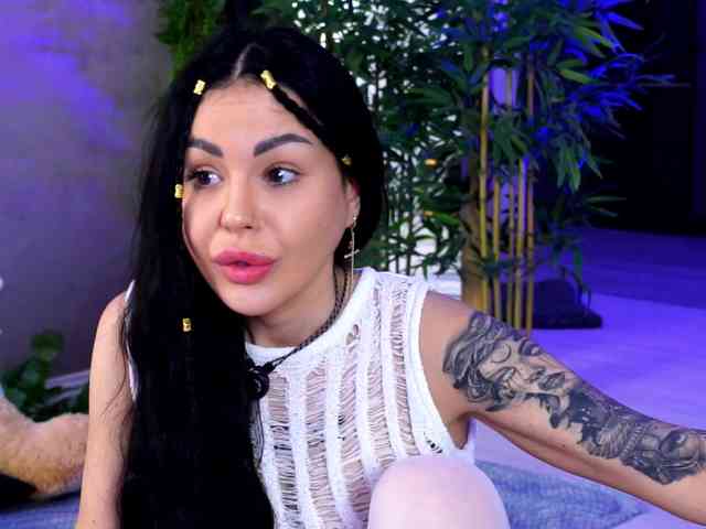 NaomyFlame webcam