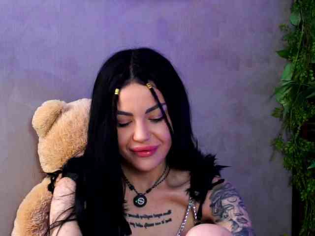 NaomyFlame webcam