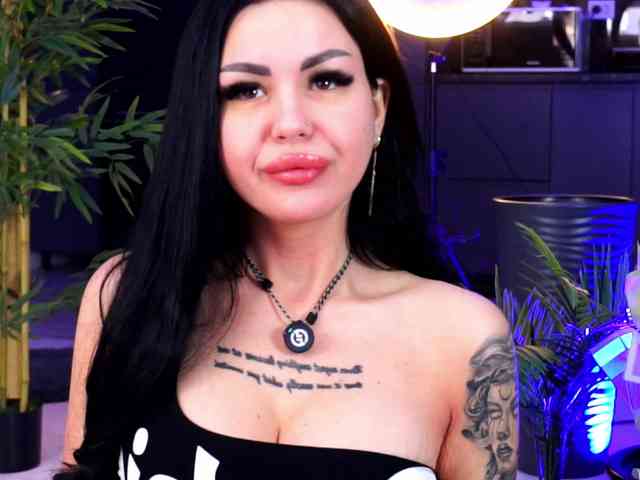 NaomyFlame webcam