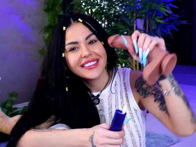 Modèle: NaomyFlame