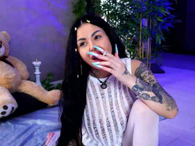 NaomyFlame webcam