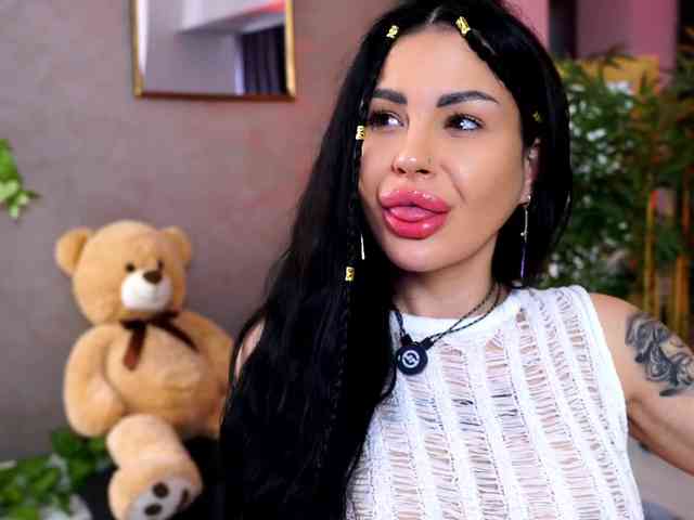 Modèle: NaomyFlame