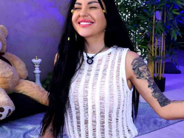 Modèle: NaomyFlame