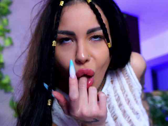 Modèle: NaomyFlame