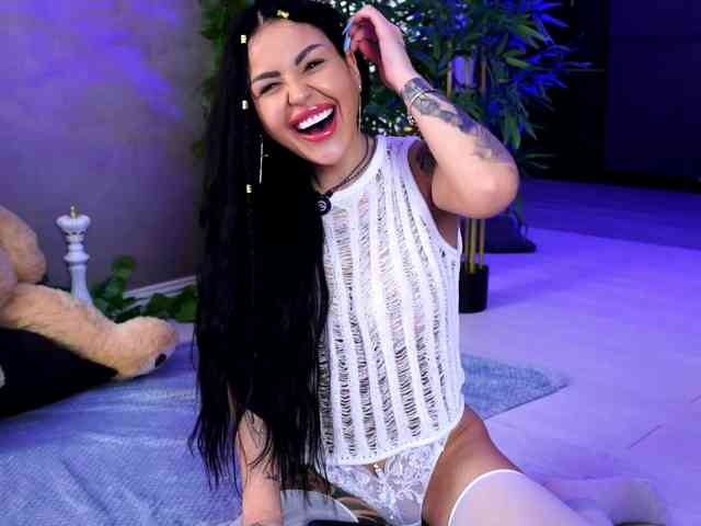 NaomyFlame webcam