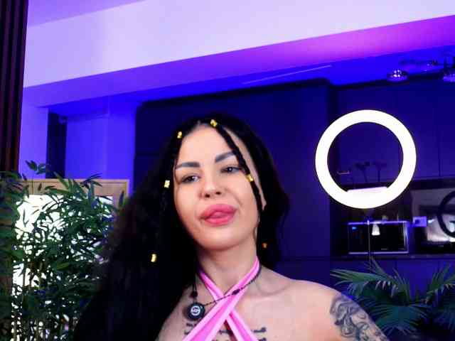 Modèle: NaomyFlame