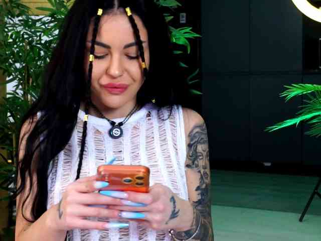 NaomyFlame webcam