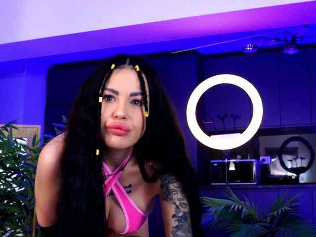 Modèle: NaomyFlame