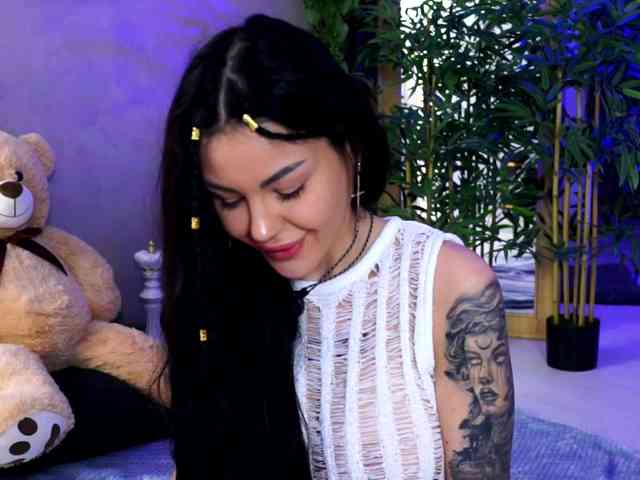 NaomyFlame webcam