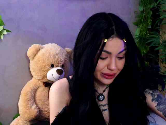 NaomyFlame webcam